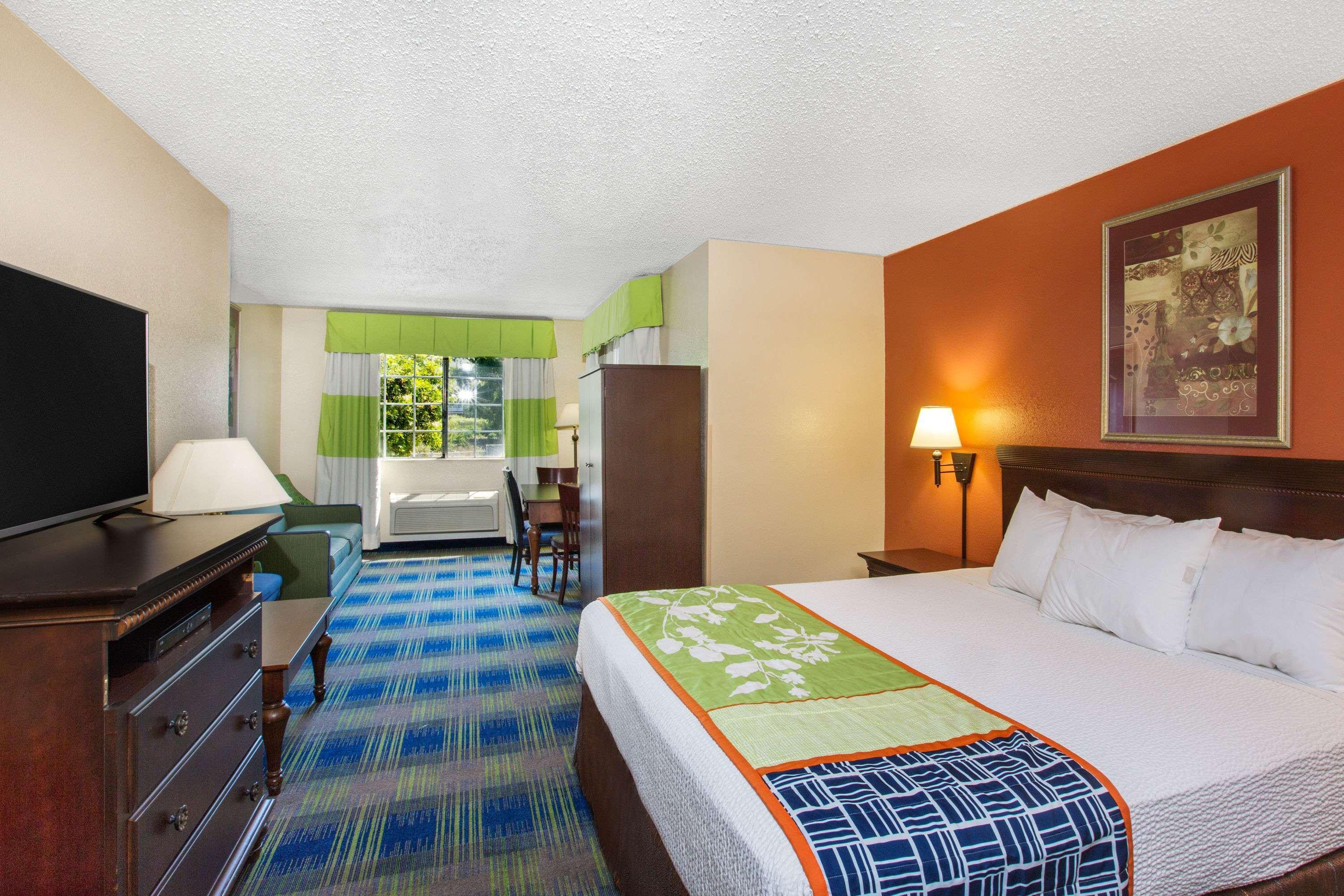 Days Inn By Wyndham Фремонт Экстерьер фото