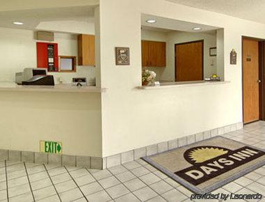 Days Inn By Wyndham Фремонт Интерьер фото